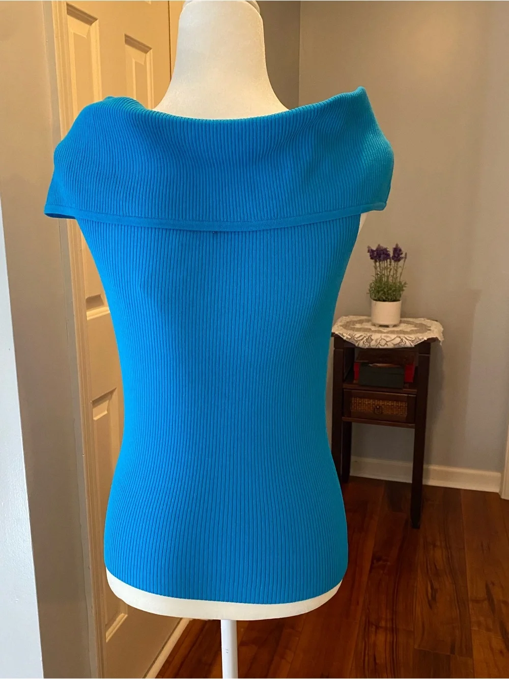 VINTAGE CACHE Bright Blue Ribbed Off-Shoulder Top with Zip and Studs - Picture 6 of 15